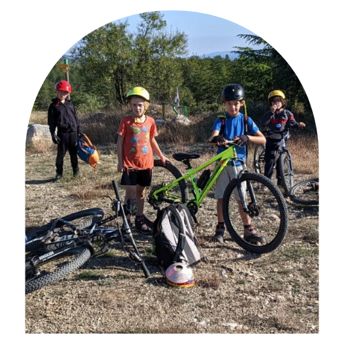 Citation (1) Sports Escapades Cèze Cévennes - Mini aventuriers multi-activités nature enfants